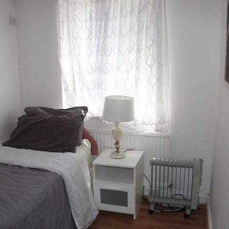 Grey Double Bedroom Λονδίνο Εξωτερικό φωτογραφία